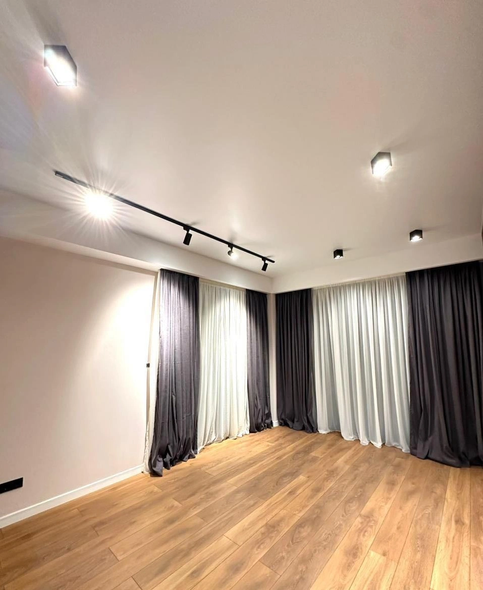 72 m2 का विस्तृत नवीनीकृत अपार्टमेंट