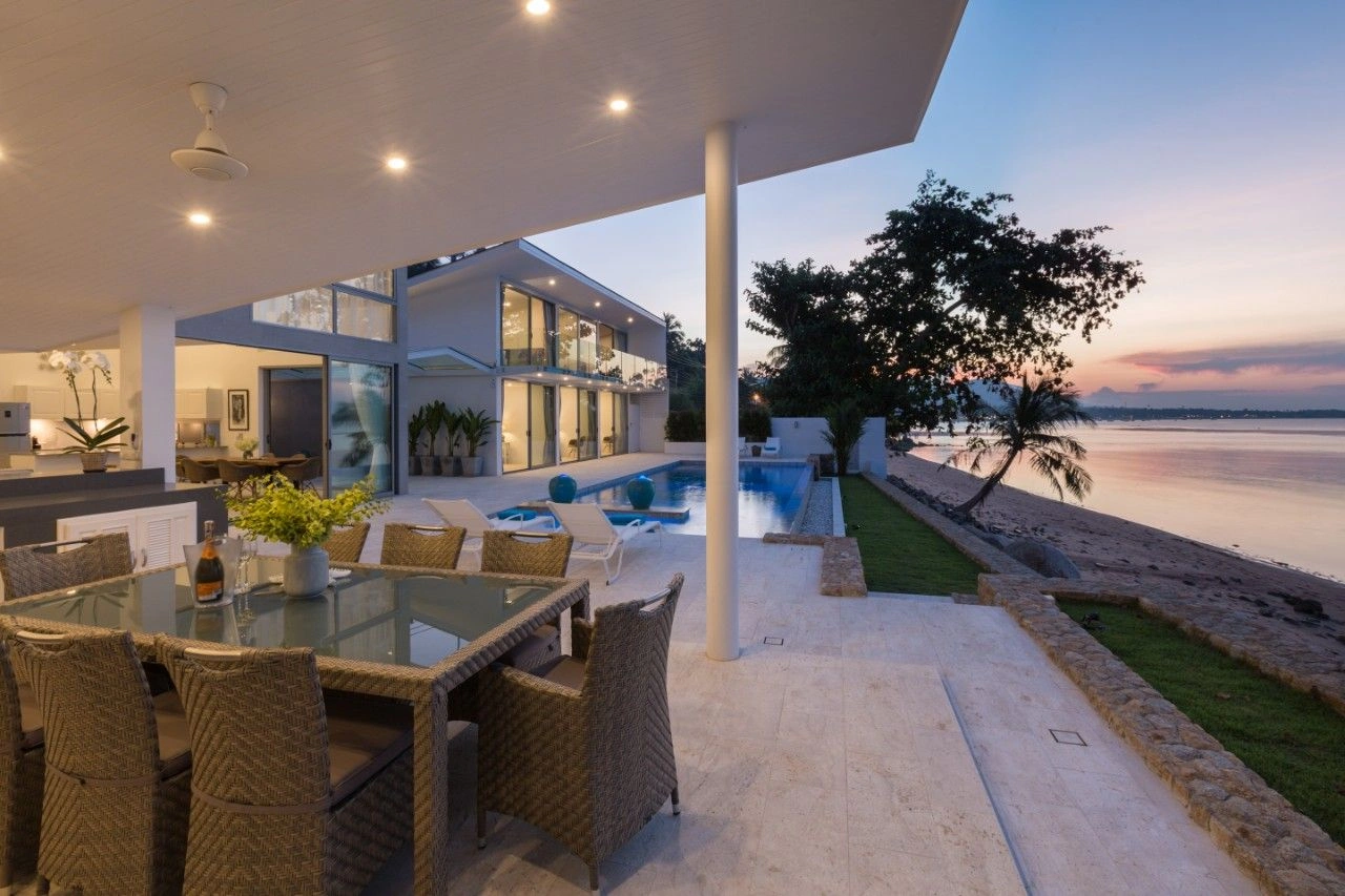 Incredible villa by the sea 3+1 with private pool