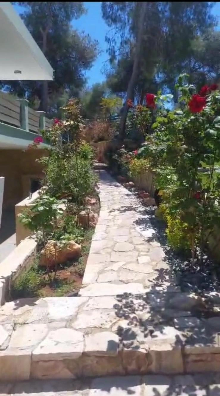 Villa en Peloponeso con hermoso jardín y piscina