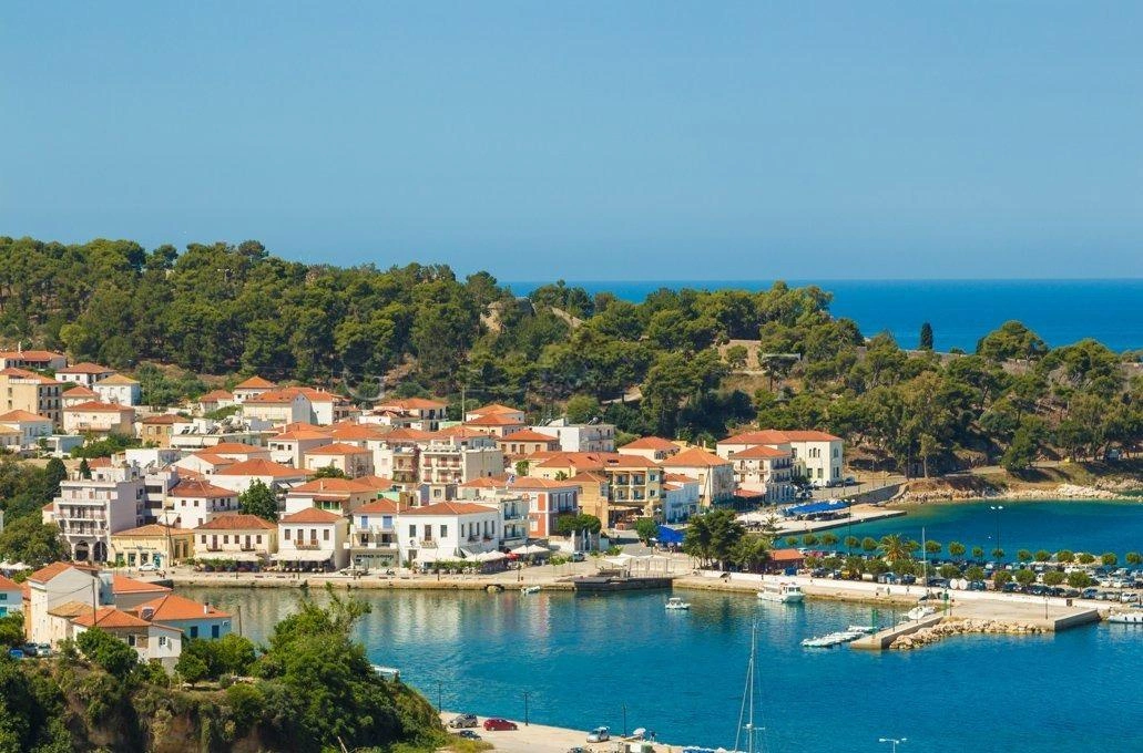 Villa en Peloponeso con hermoso jardín y piscina