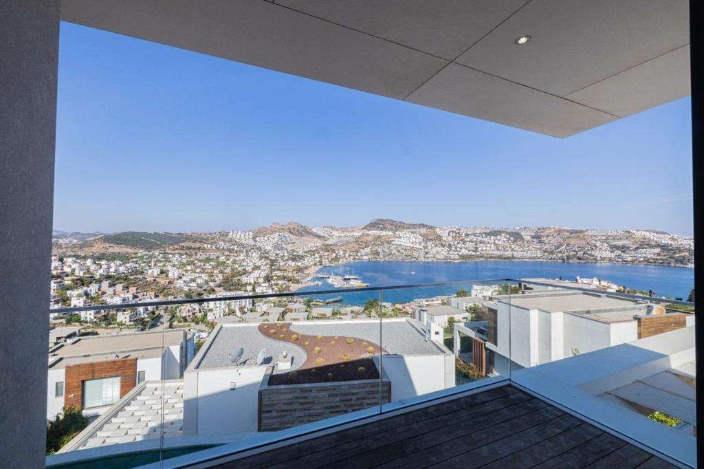 فيلا فاخرة بمساحة 230 م2 مع مسبح