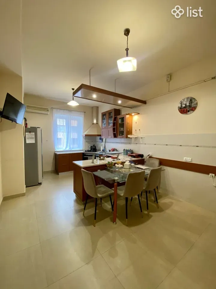 Furnished apartment 120 m2 in Yerevan, Armenia