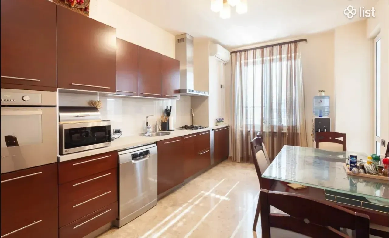 アルメニア(エレバン)家具付きアパート 166 m²