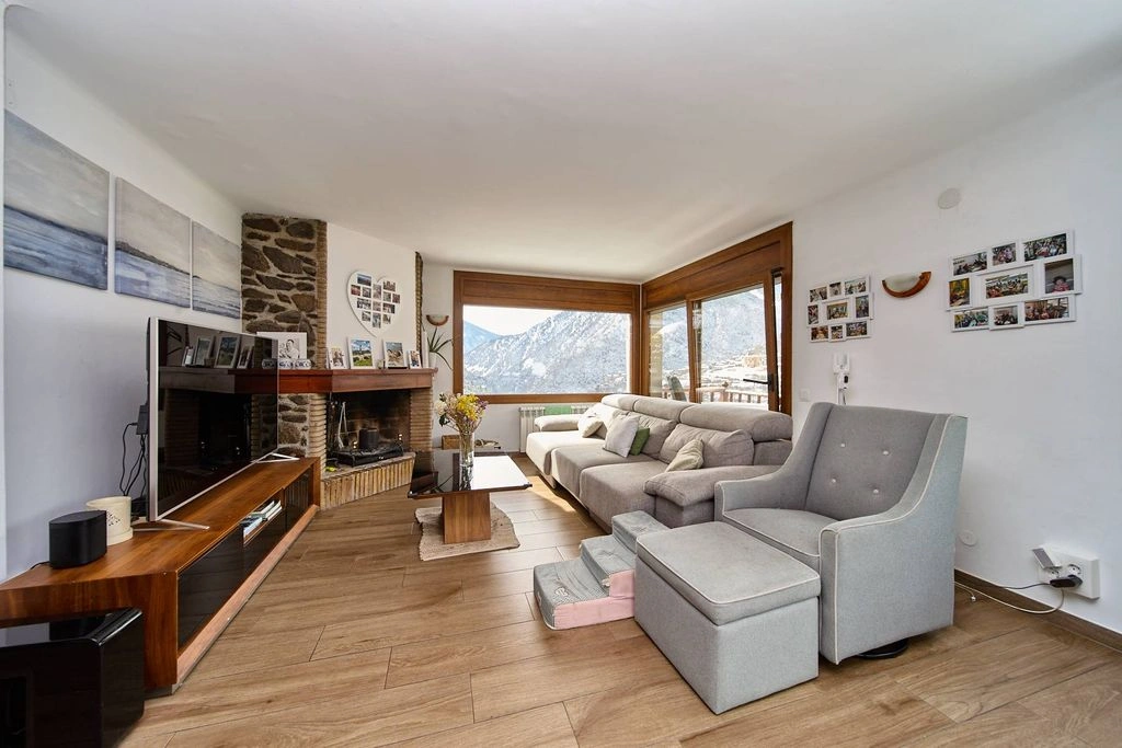 Renovated house 283 m2 in l'Aldosa, Andorra