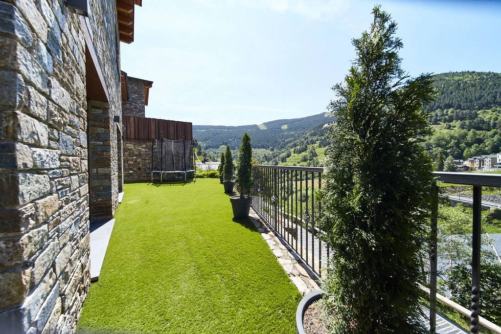 Spacious house 449 m2 in Pal, Andorra