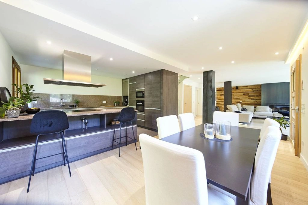 Spacious house 449 m2 in Pal, Andorra