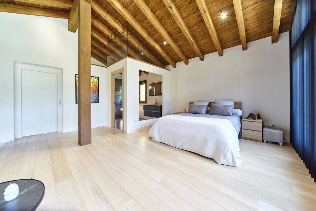 Spacious house 449 m2 in Pal, Andorra