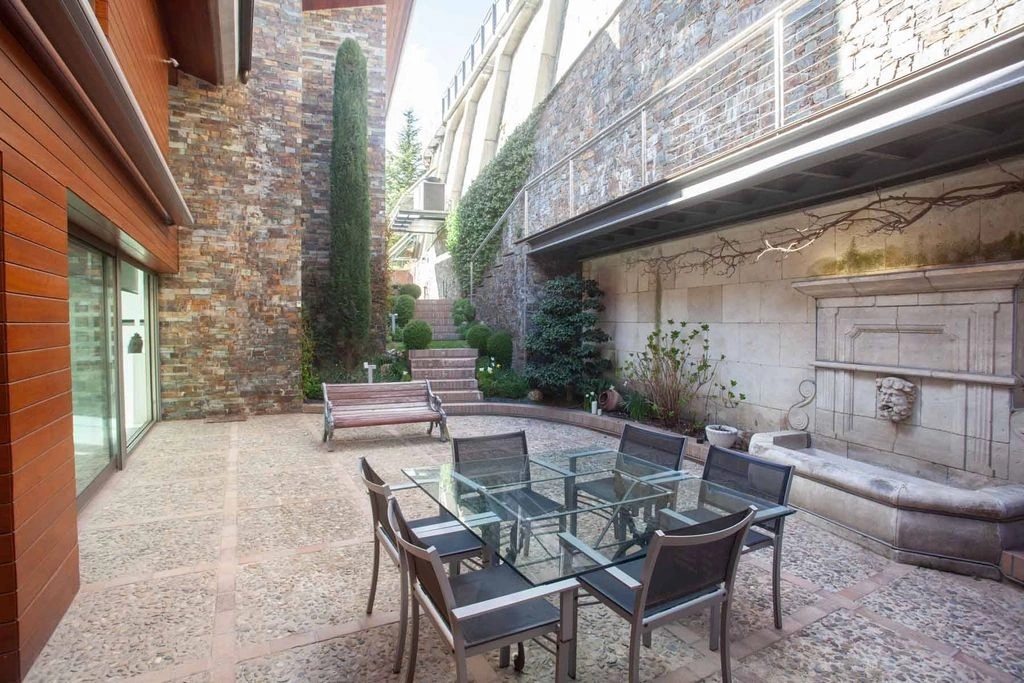 Spacious house 1533 m2 in Escaldes-Engordany, Andorra
