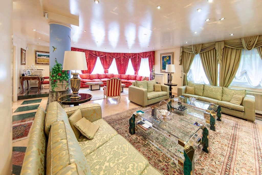 Spacious villa 907 m2 in Andorra la Vella, Andorra