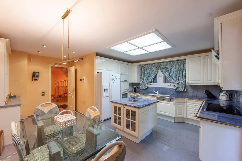 Spacious villa 907 m2 in Andorra la Vella, Andorra