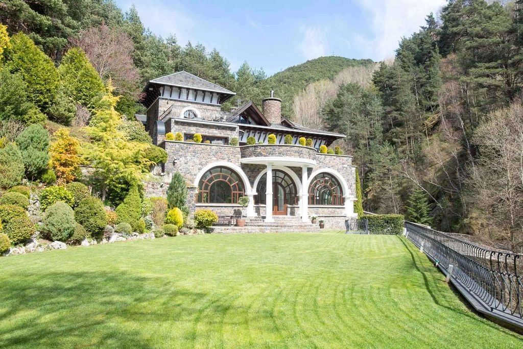 Luxurious villa 1675 m2 in La Massana, Andorra