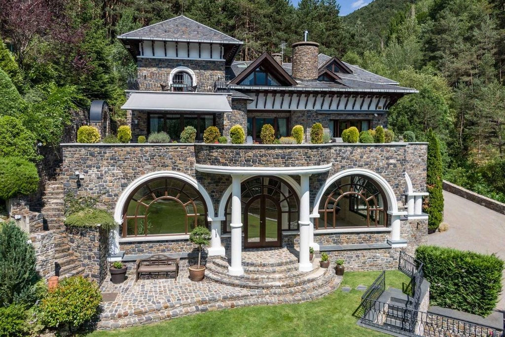 Luxurious villa 1675 m2 in La Massana, Andorra