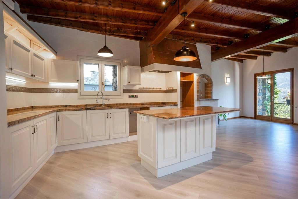 Renovated villa 998 m2 in Sispony, Andorra