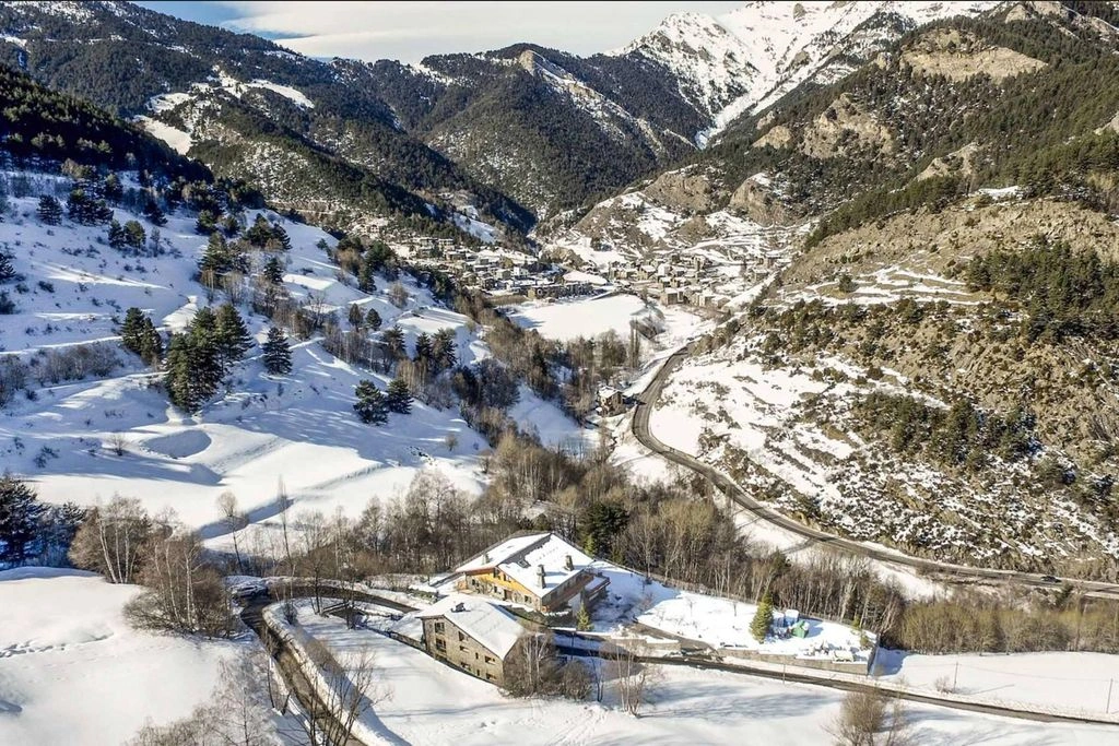 Andorra'da 5+1 konforlu ev