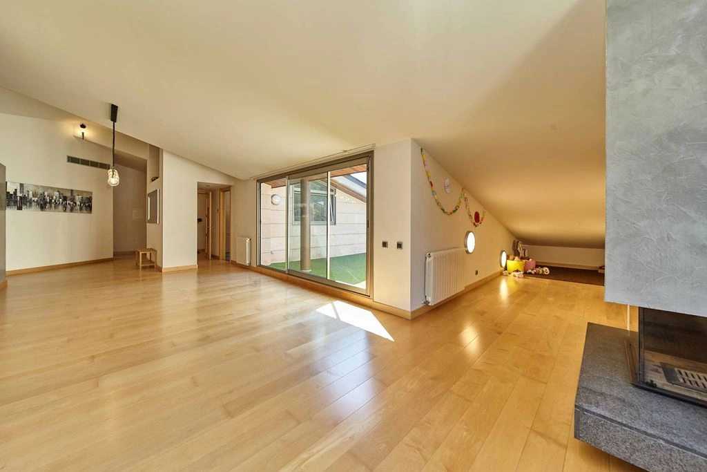 Furnished 3+1 penthouse 195 m2 in Escaldes-Engordany, Andorra