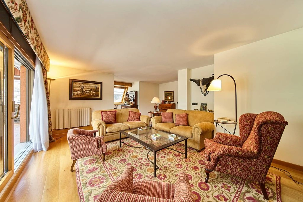 Furnished penthouse 252 m2 in Escaldes-Engordany, Andorra