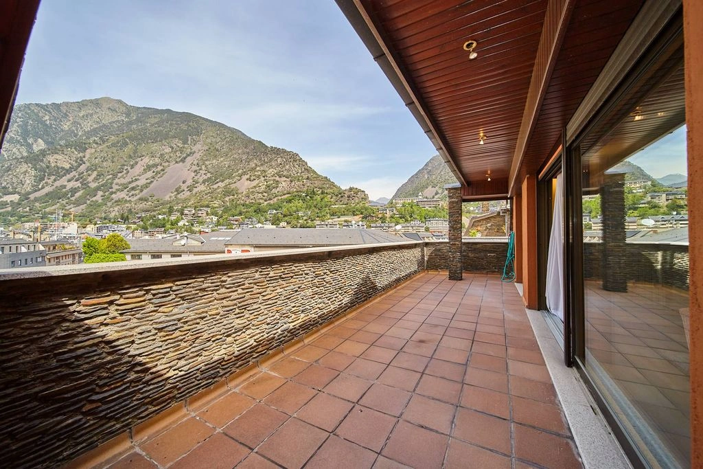 Furnished penthouse 252 m2 in Escaldes-Engordany, Andorra