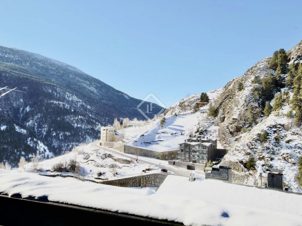 Furnished 5+1 penthouse 161 m2 in Ransol, Andorra