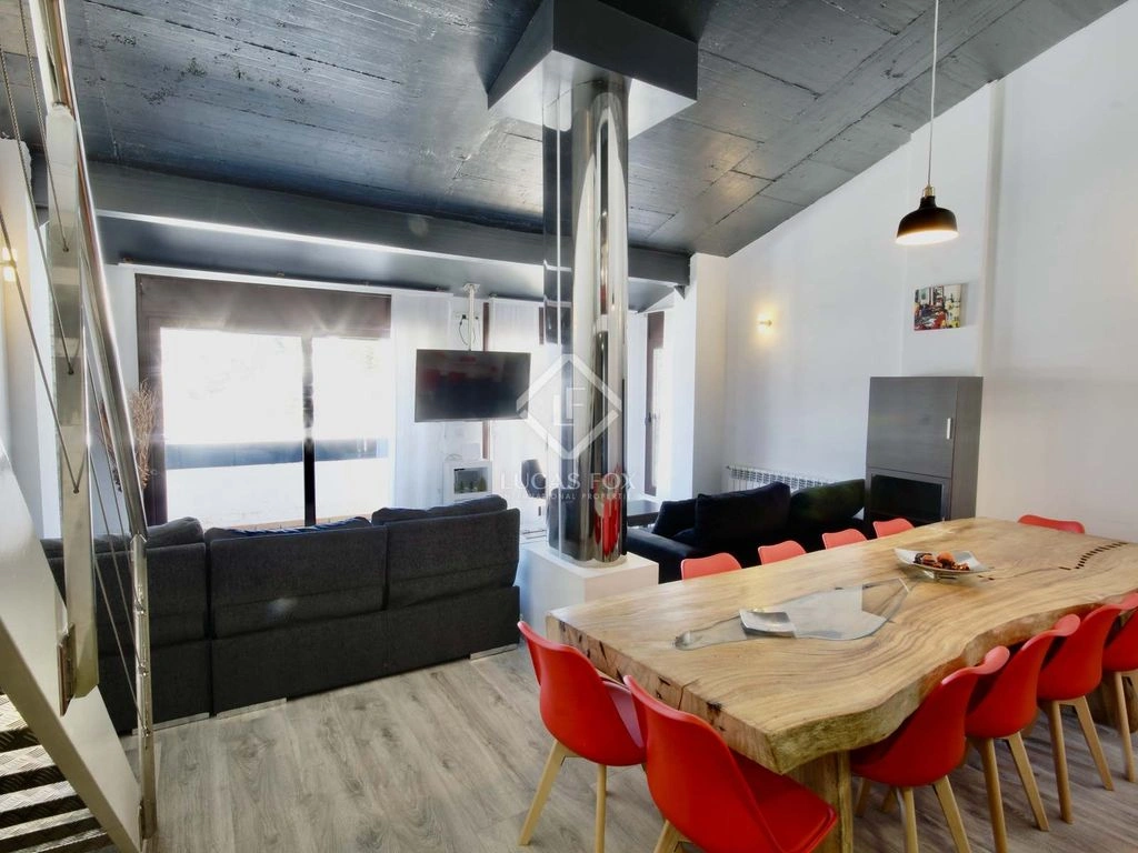 Furnished 5+1 penthouse 161 m2 in Ransol, Andorra