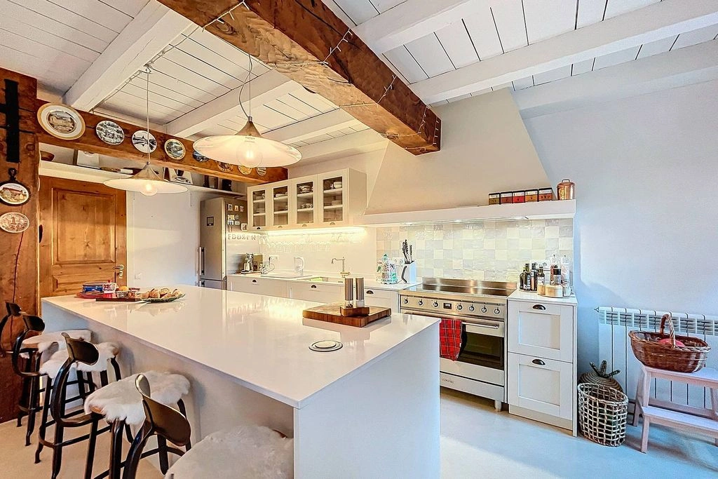 리노베이션 완료 타운하우스 — 안도라 오르디노, 261 m²