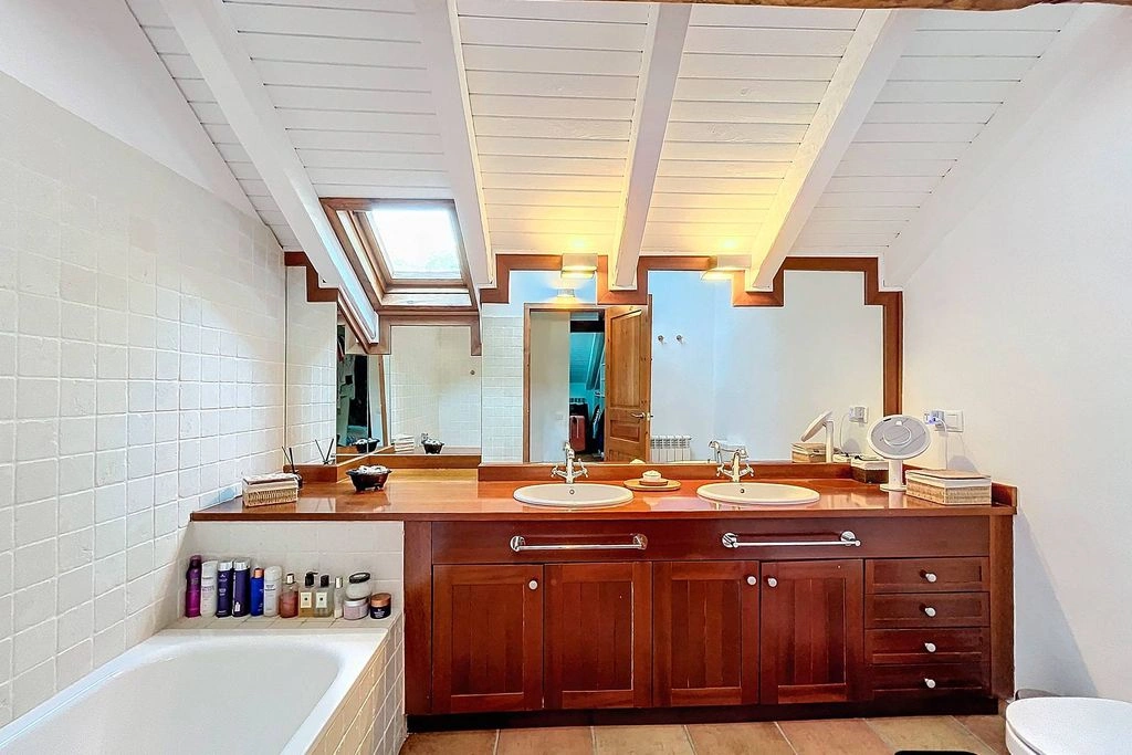 리노베이션 완료 타운하우스 — 안도라 오르디노, 261 m²