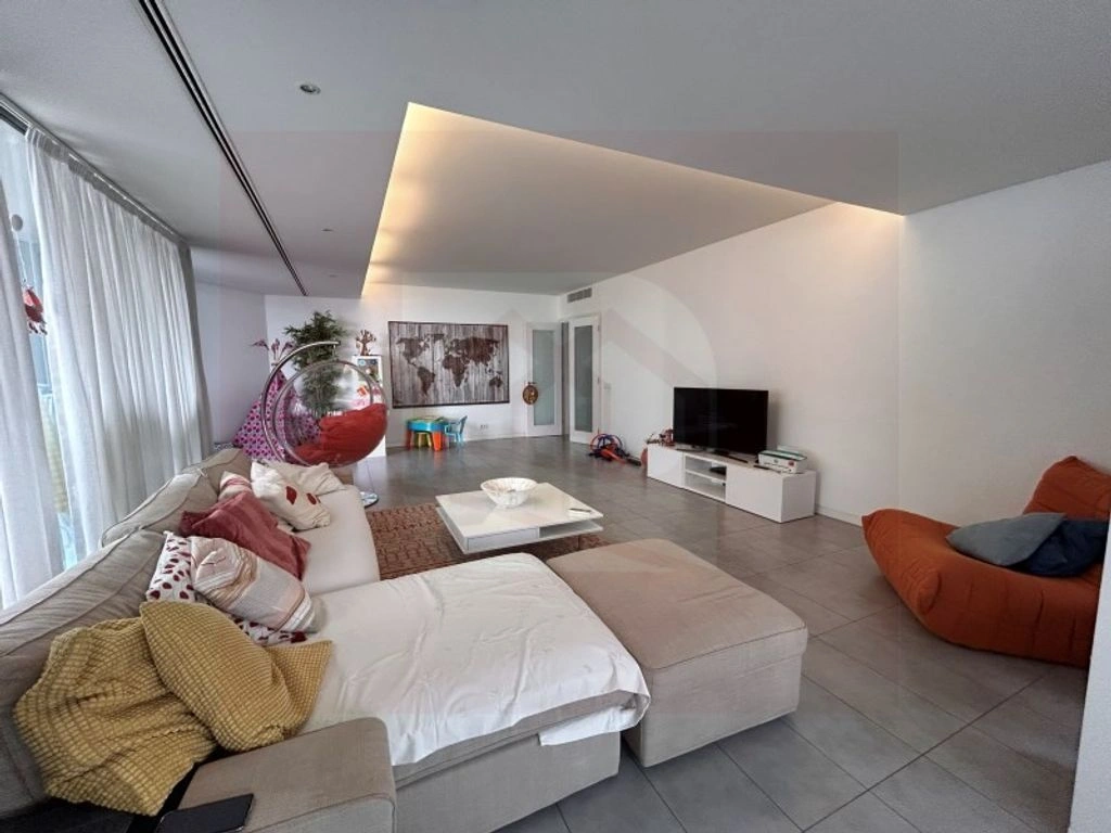 Apartamento renovado 3+1 em Luanda, Angola