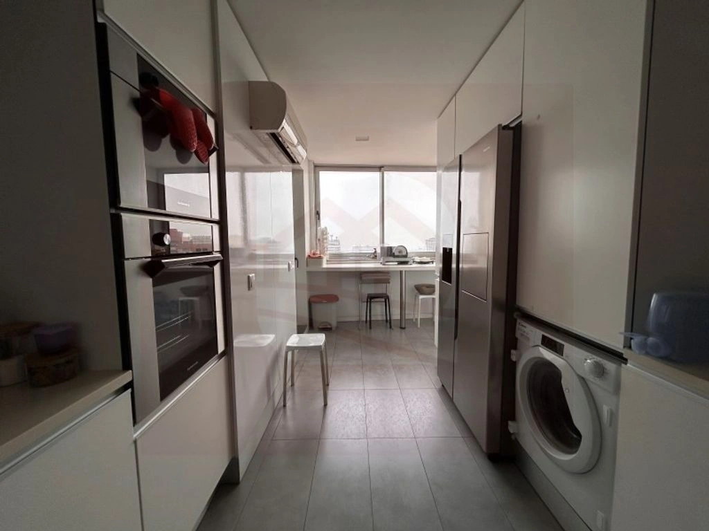 Apartamento renovado 3+1 em Luanda, Angola