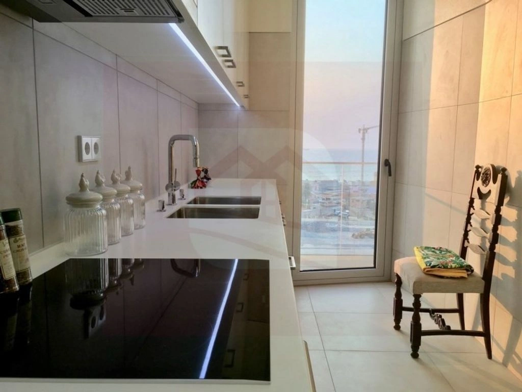 Luftiges Duplex 3+1 in Luanda