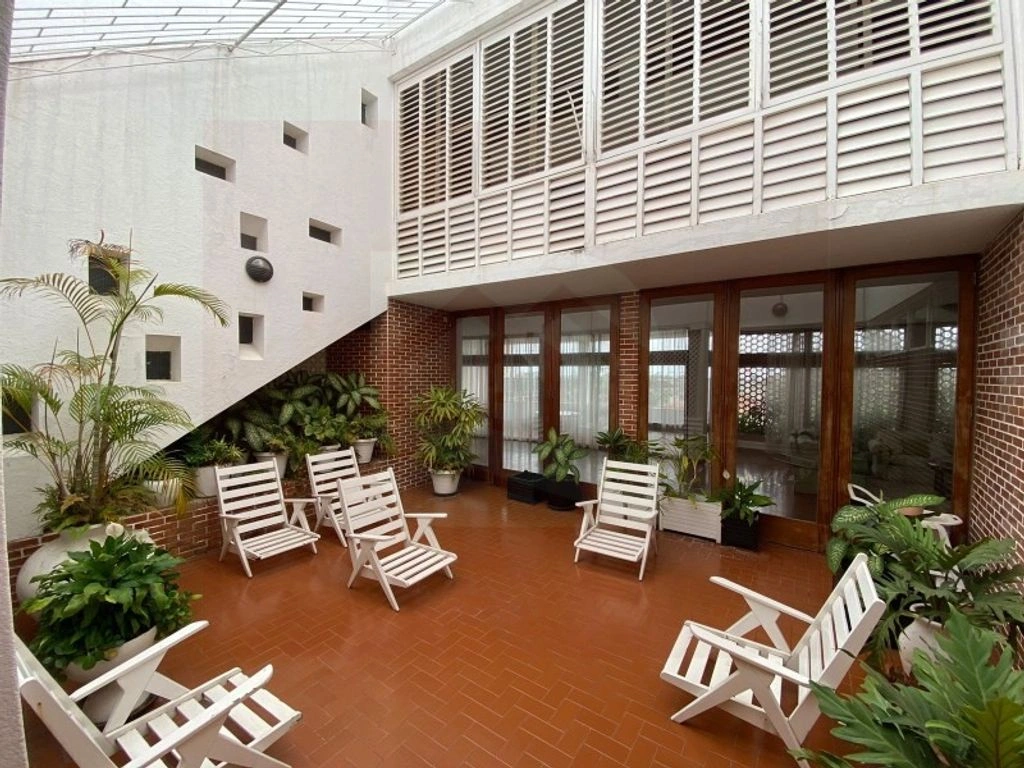 Spacious house 400 m2 in Luanda, Angola