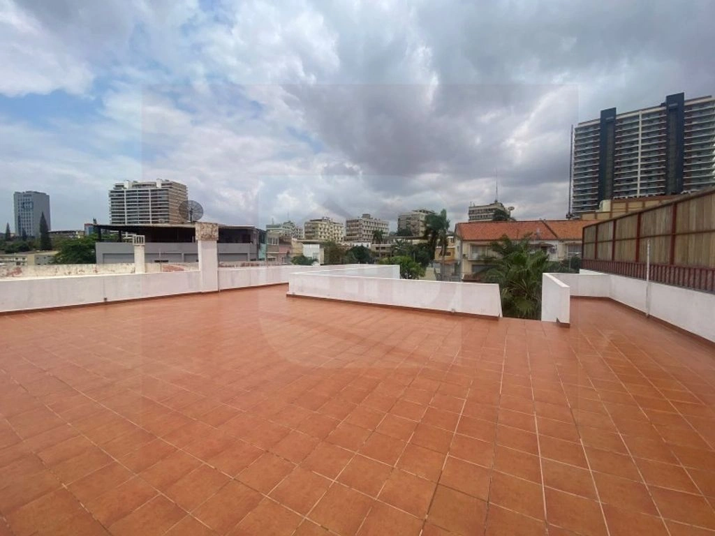 Spacious house 400 m2 in Luanda, Angola