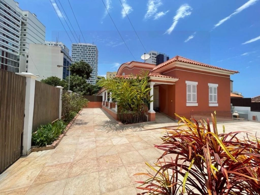 Spacious house 288 m2 in Luanda, Angola