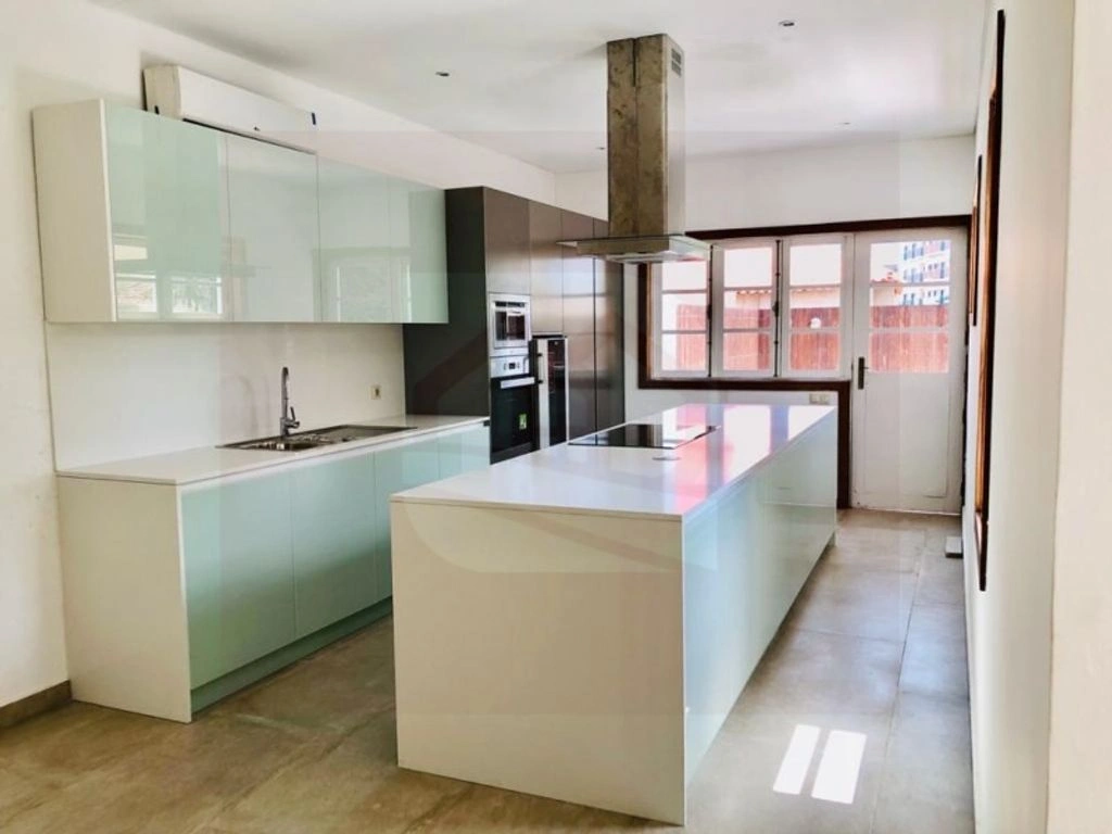 Spacious house 288 m2 in Luanda, Angola