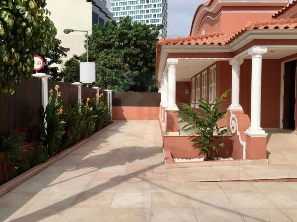 Spacious house 288 m2 in Luanda, Angola