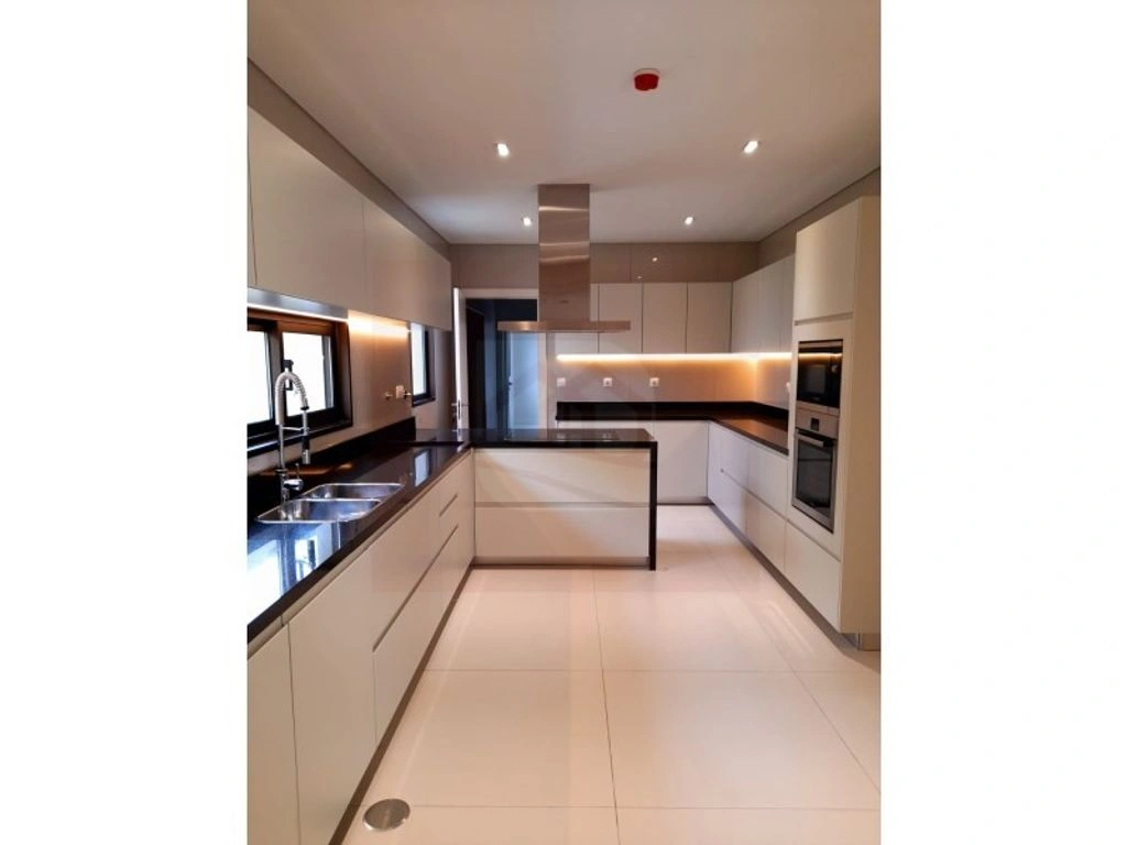 House 435 m2 in Talatona, Angola