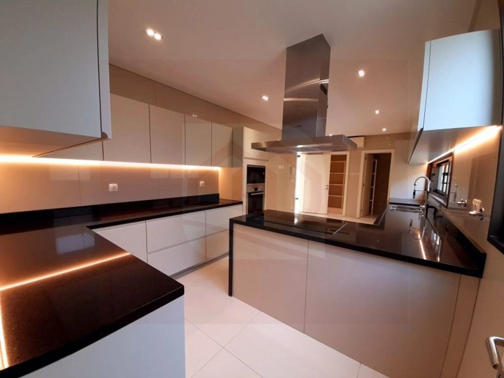 House 435 m2 in Talatona, Angola