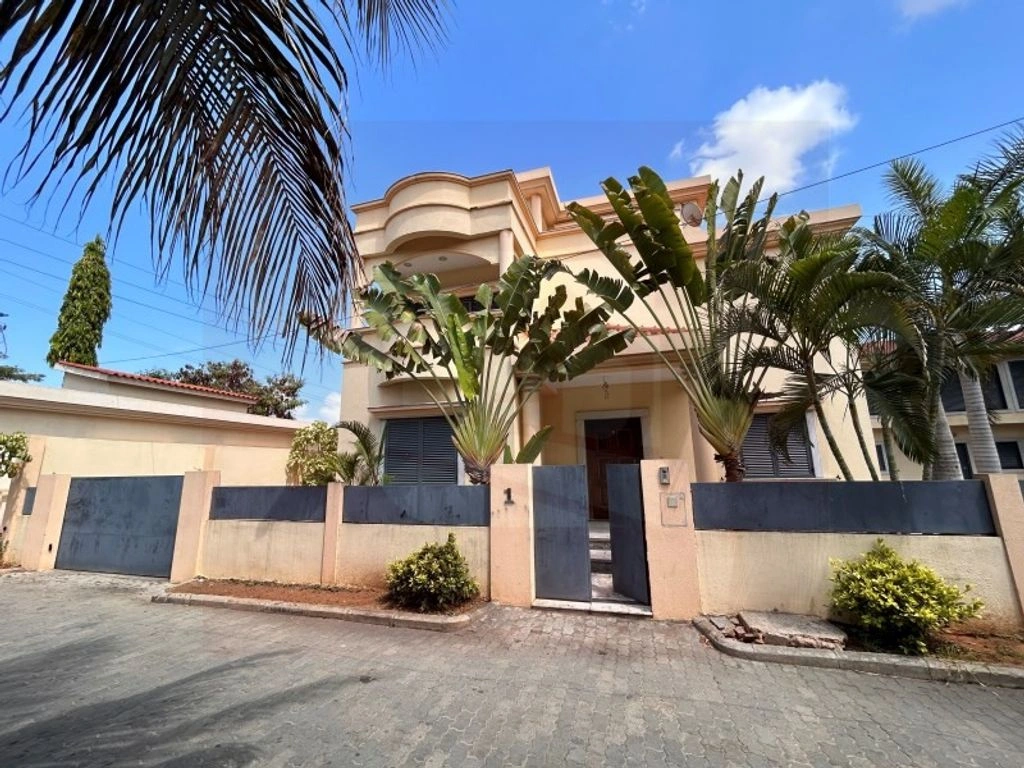 Family house 500 m2 in Talatona, Angola