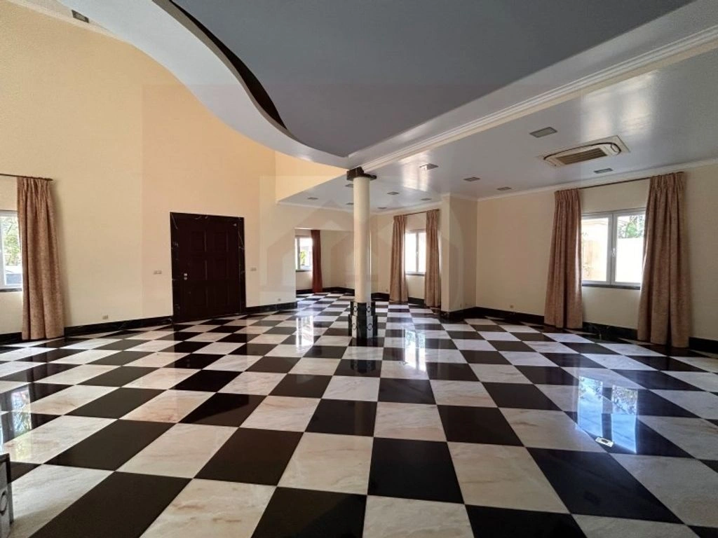 Family house 500 m2 in Talatona, Angola