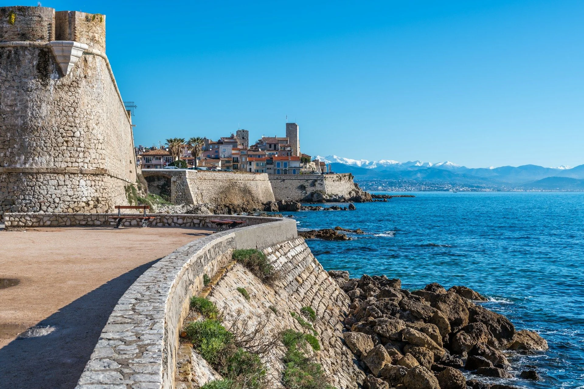 Quality Second-Hand Real Estate in Antibes – Selected Pre-Owned Properties | VelesClub Int.
