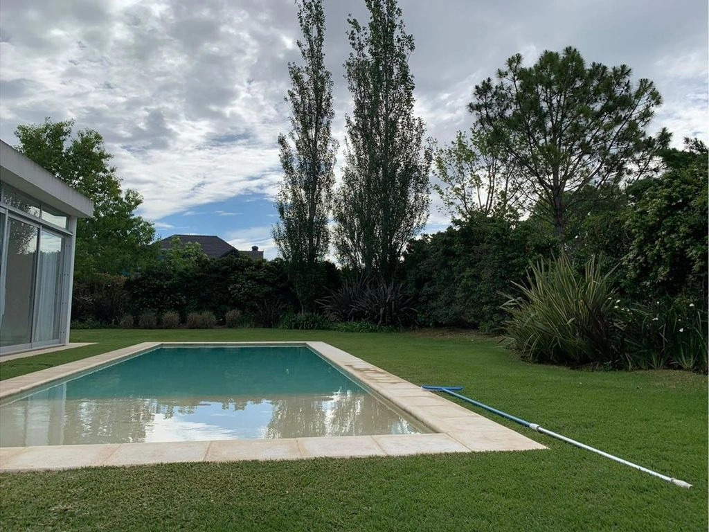 Spacious house 400 m2 in Rosario, Argentina