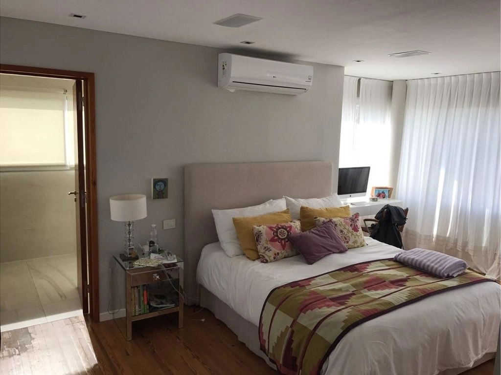 Spacious house 400 m2 in Rosario, Argentina