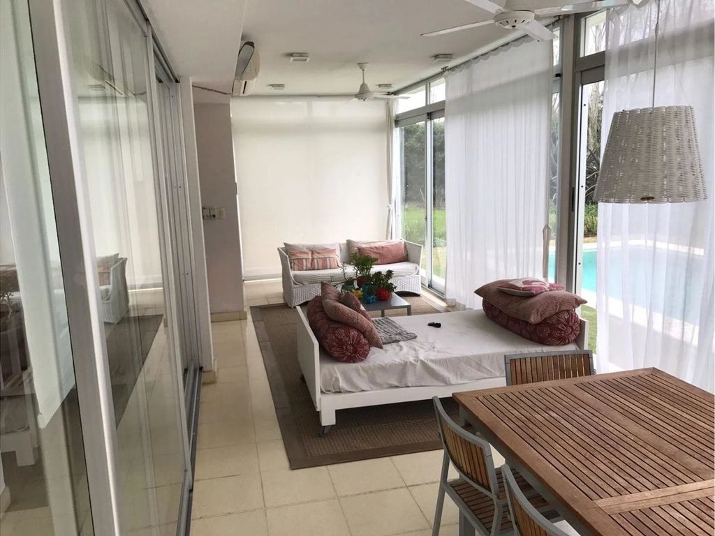 Spacious house 400 m2 in Rosario, Argentina