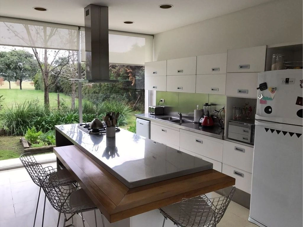 Spacious house 400 m2 in Rosario, Argentina