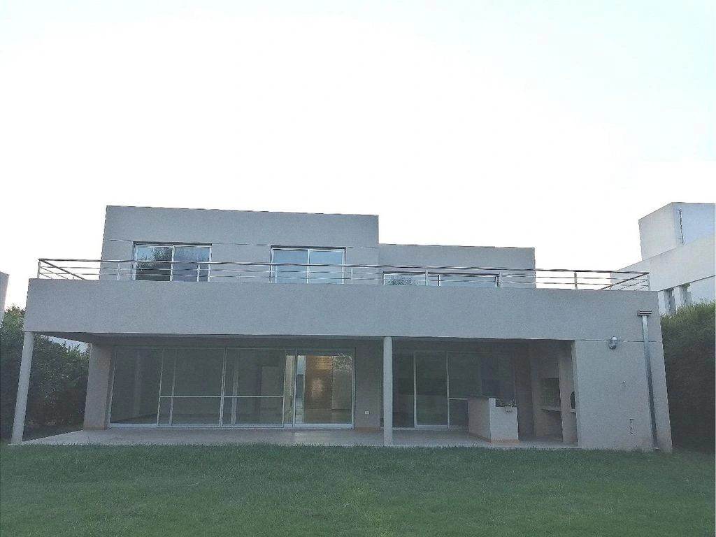 Bright house 400 m2 in Rosario, Argentina