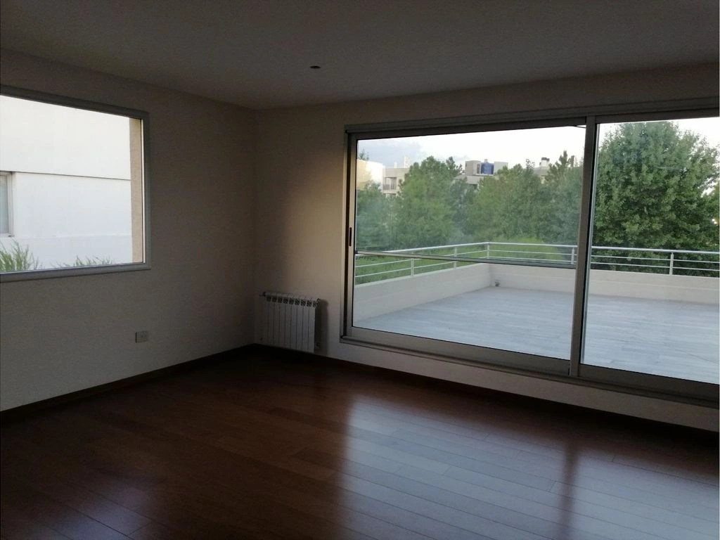 Bright house 400 m2 in Rosario, Argentina