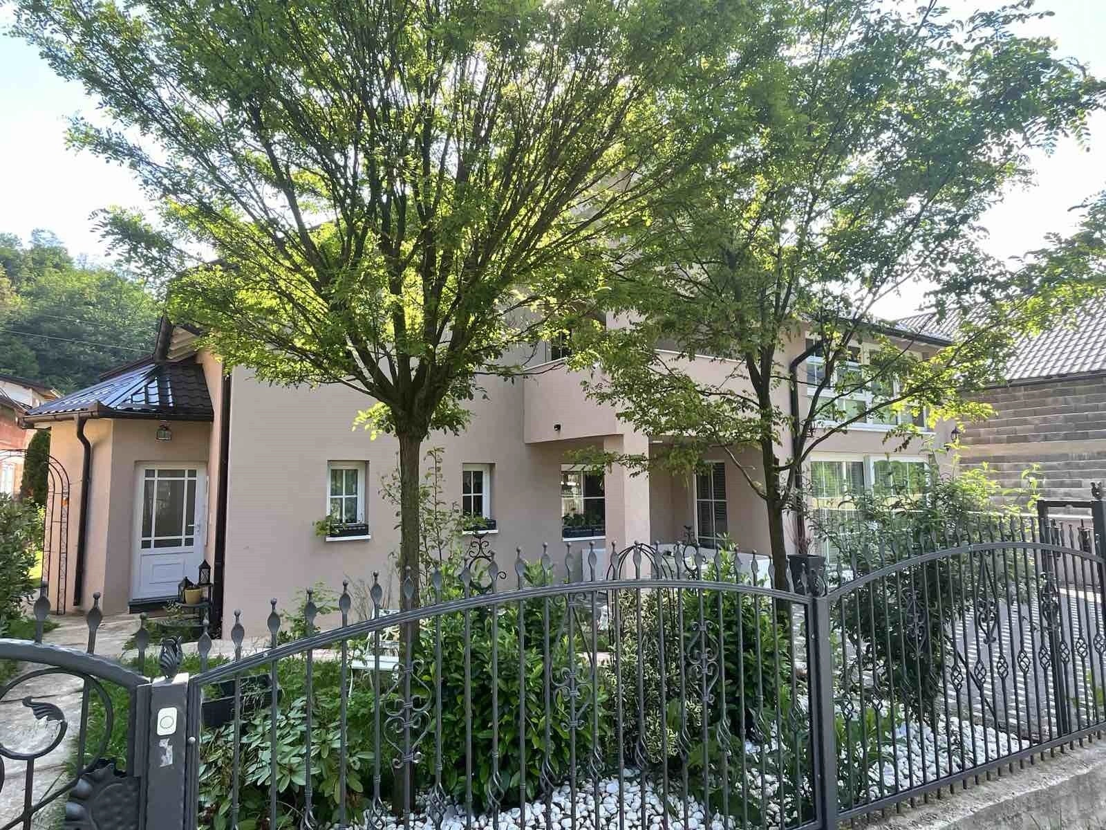 Serene house 5+1 in Sarajevo, Bosnia and Herzegovina