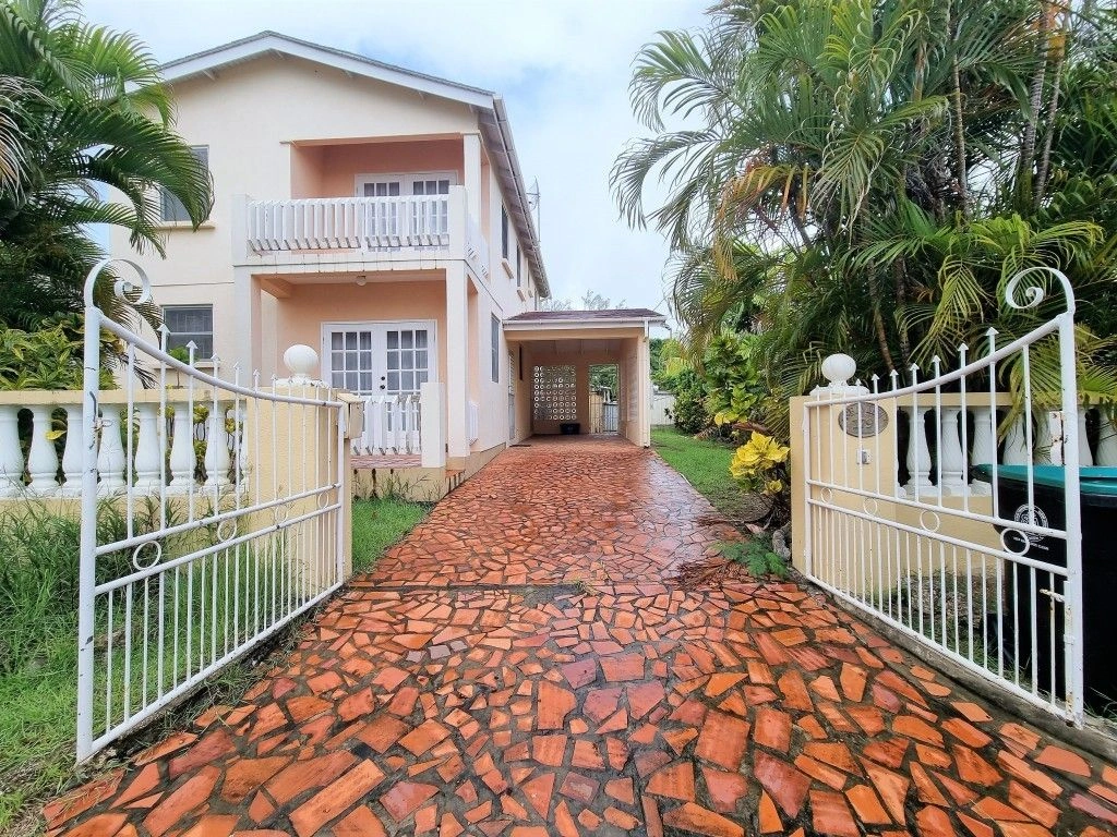 Modern house in Speightstown, Barbados (#OBb 20-10)