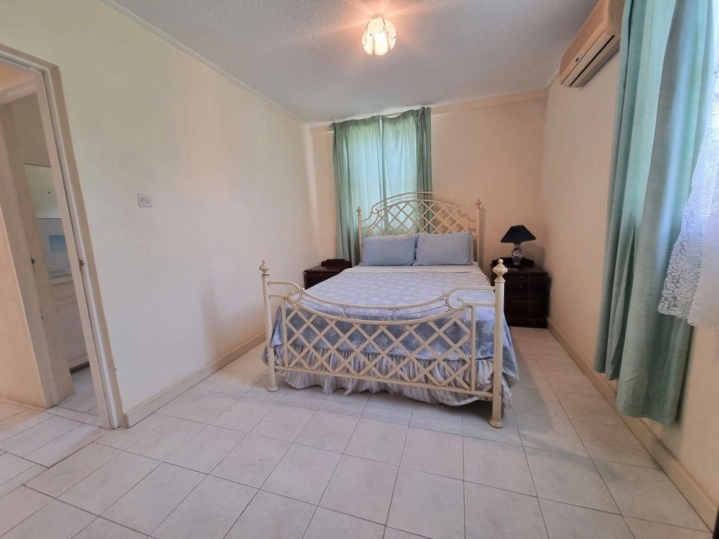 Modern house in Speightstown, Barbados (#OBb 20-10)