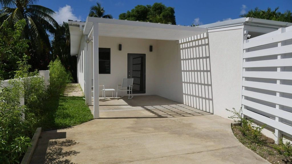 Renovated house 762 m2 in Holetown, Barbados (#OBb 20-25)