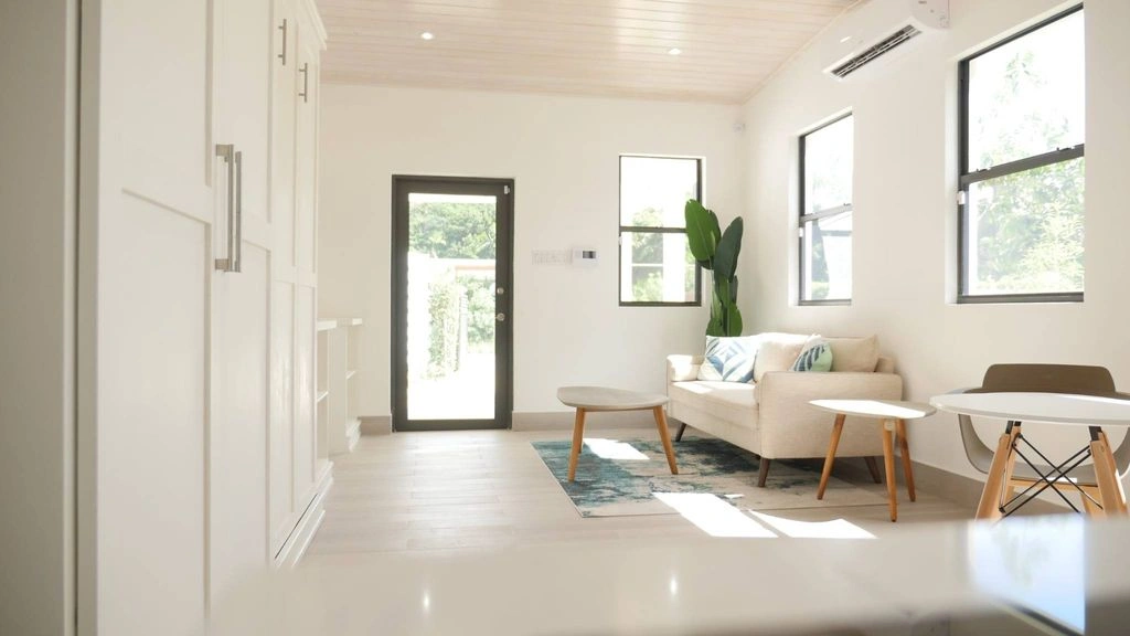 Renovated house 762 m2 in Holetown, Barbados (#OBb 20-25)
