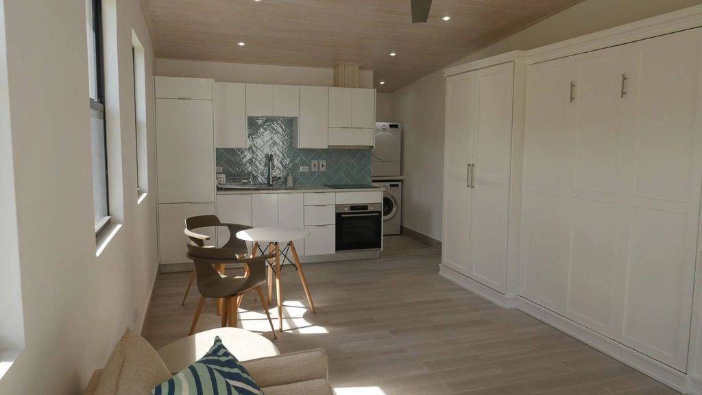 Renovated house 762 m2 in Holetown, Barbados (#OBb 20-25)